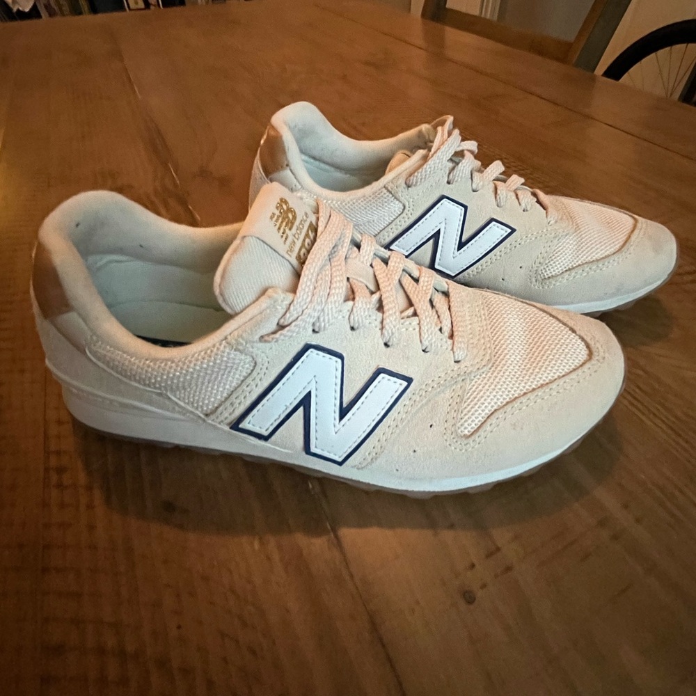 New Balance 996 Sneakers - Size 7 Medium in Sea Salt/White/Gold/Munse